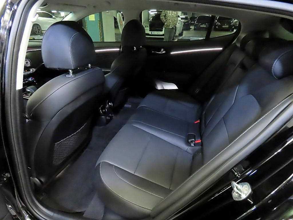 KIA Stinger - Vista 7