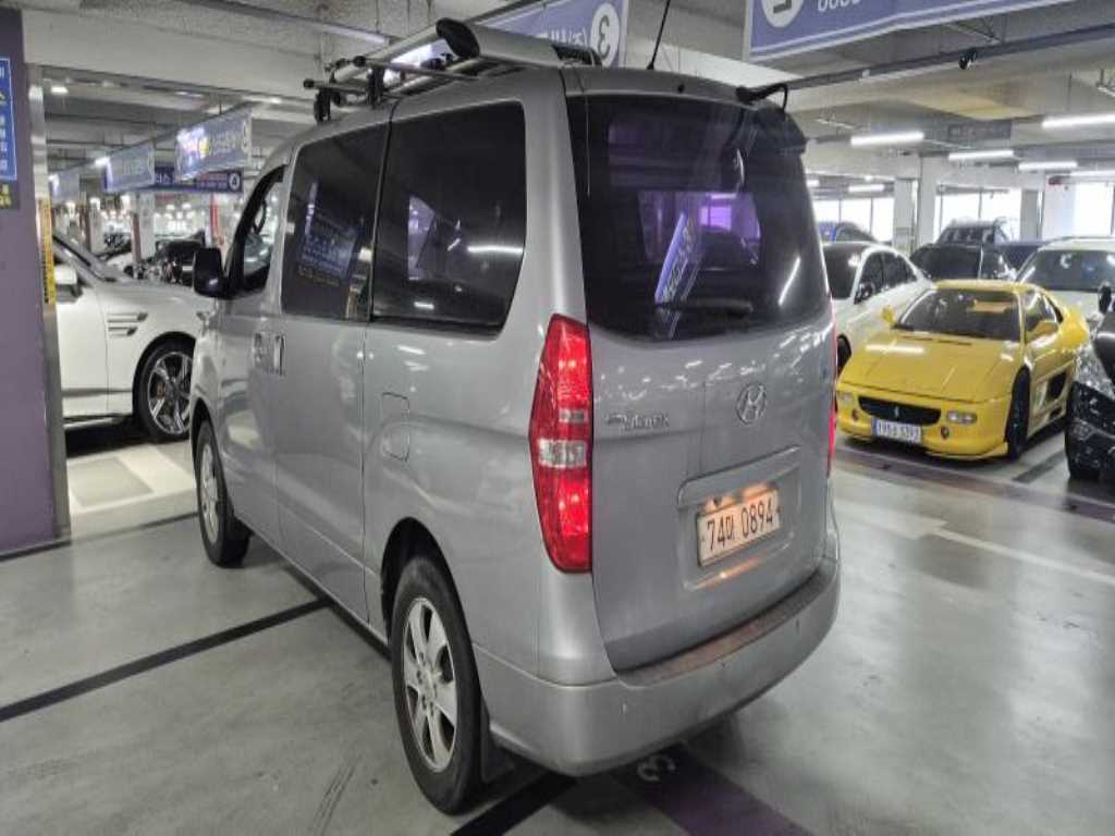 HYUNDAI Starex - Vista 4