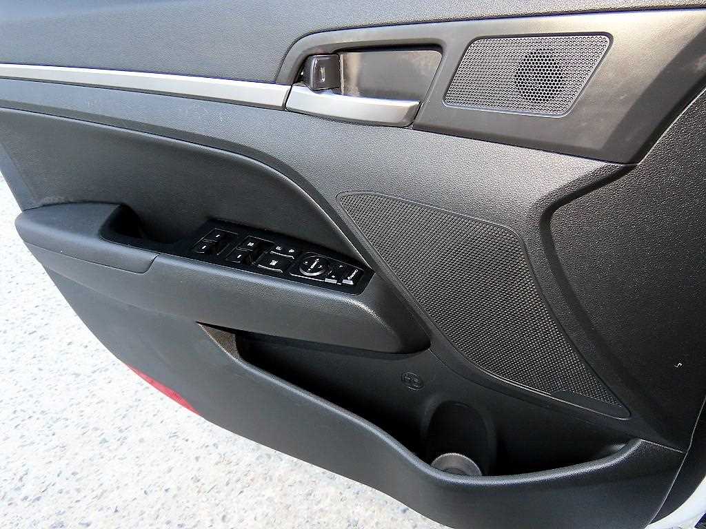 HYUNDAI Avante - Vista 11