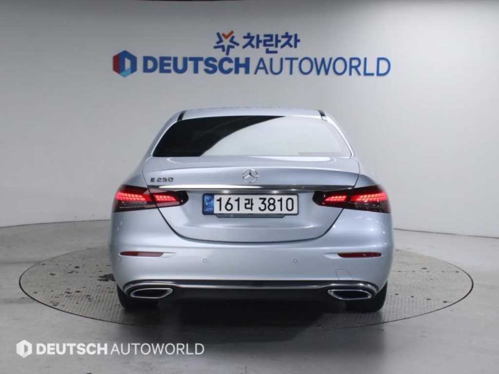 Mercedes Benz E class - Vista 4