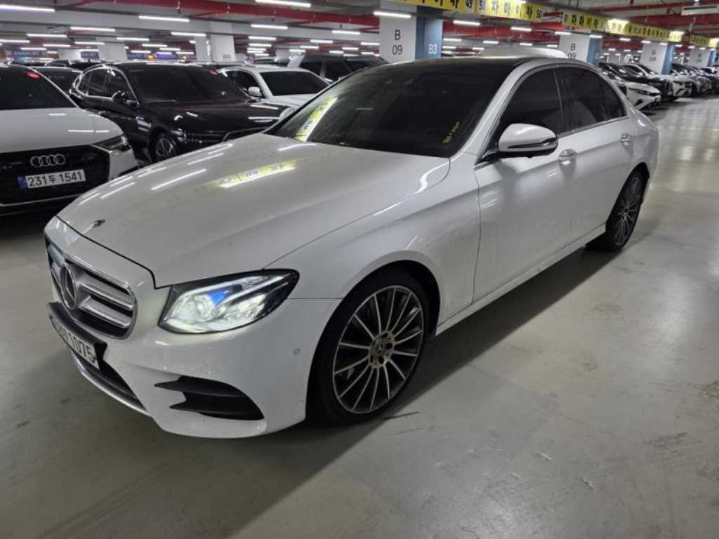 Mercedes Benz E class - Vista 4