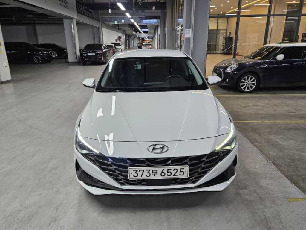 HYUNDAI Avante - Vista 2