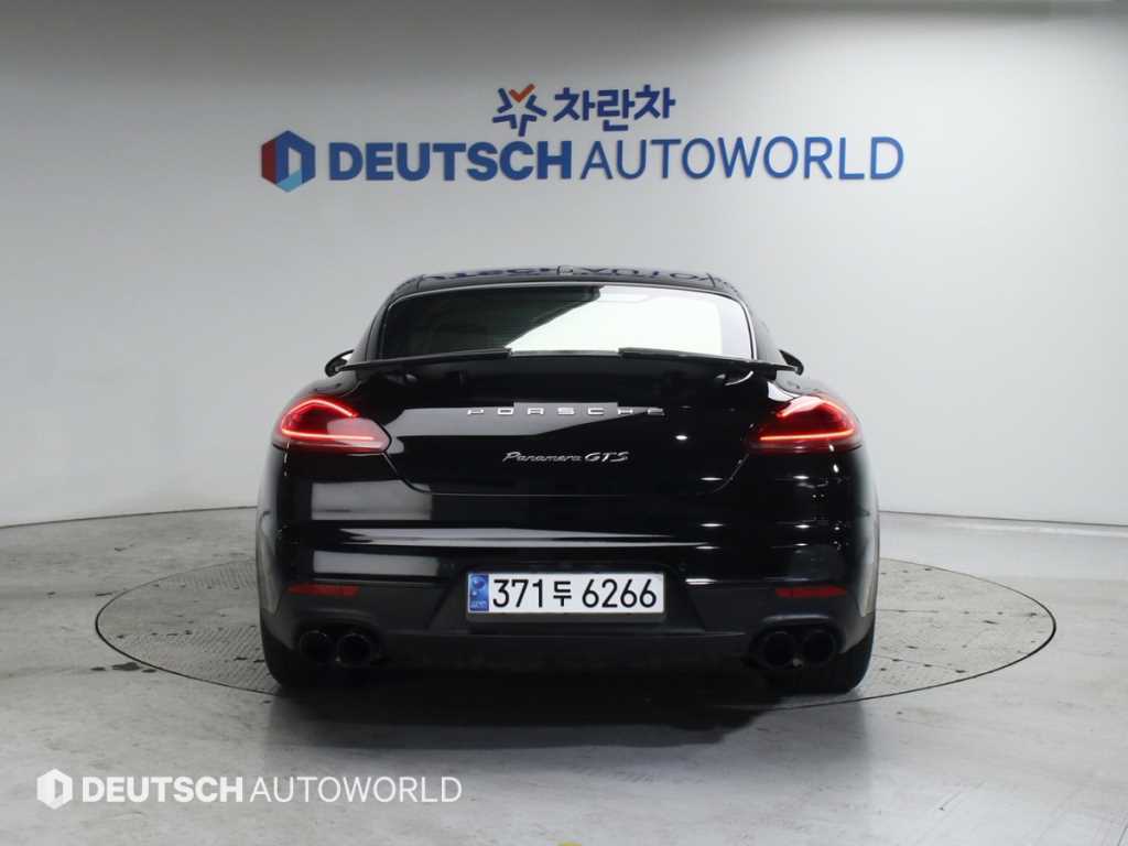 Porsche Panamera - Vista 4