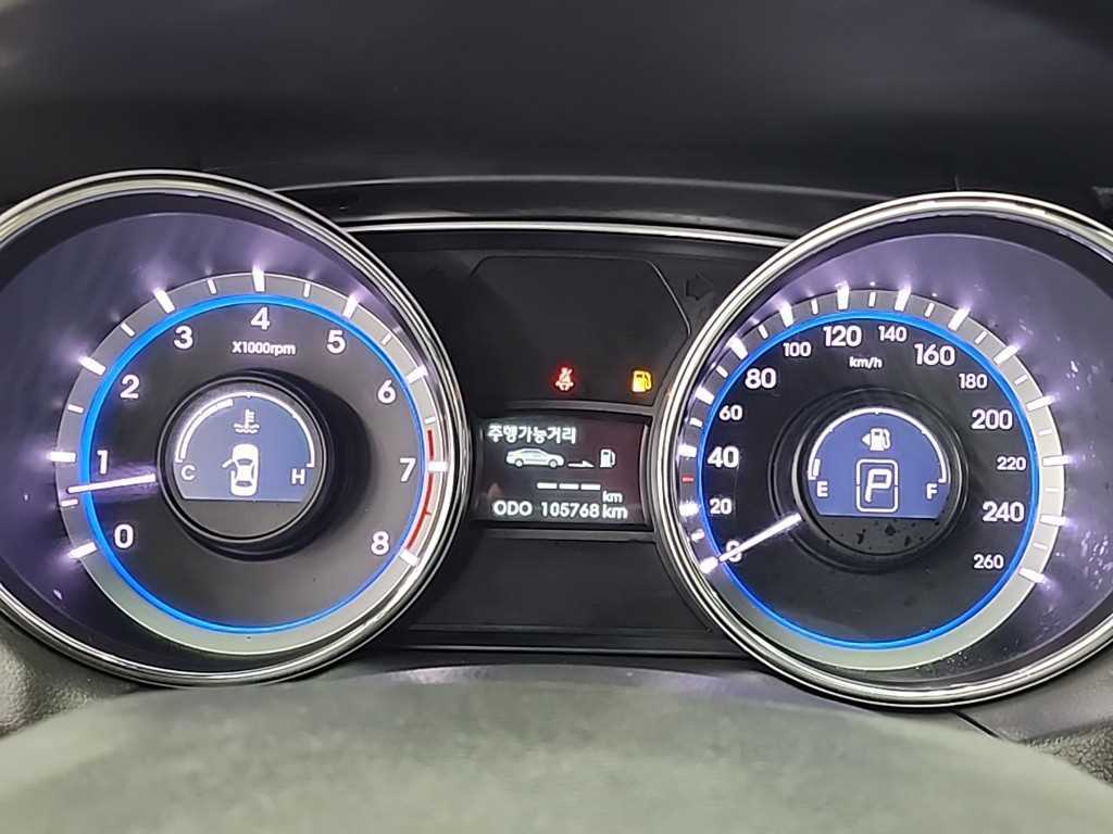 HYUNDAI Sonata - Vista 6