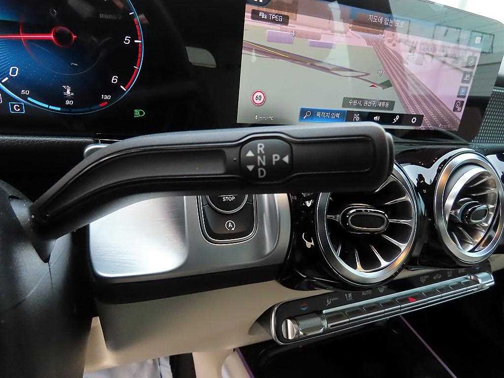 Mercedes Benz GLB Class - Vista 10