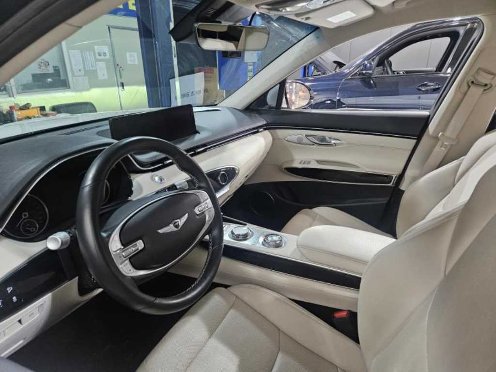 Genesis GV70 - Vista 3