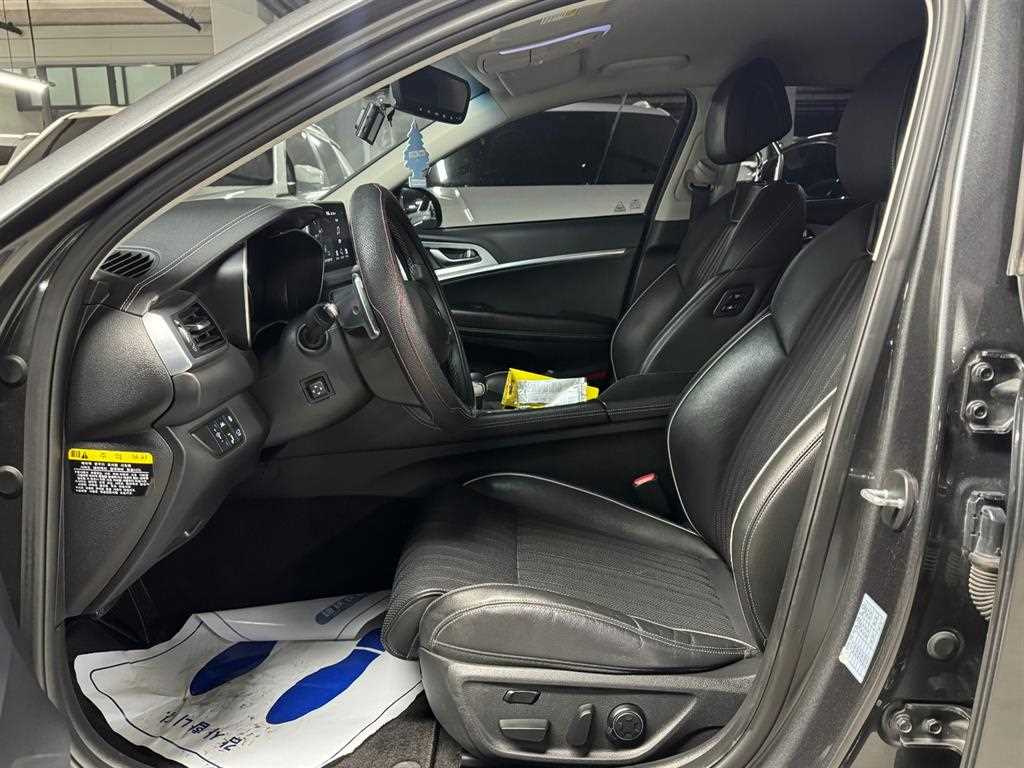 Genesis G70 - Vista 6