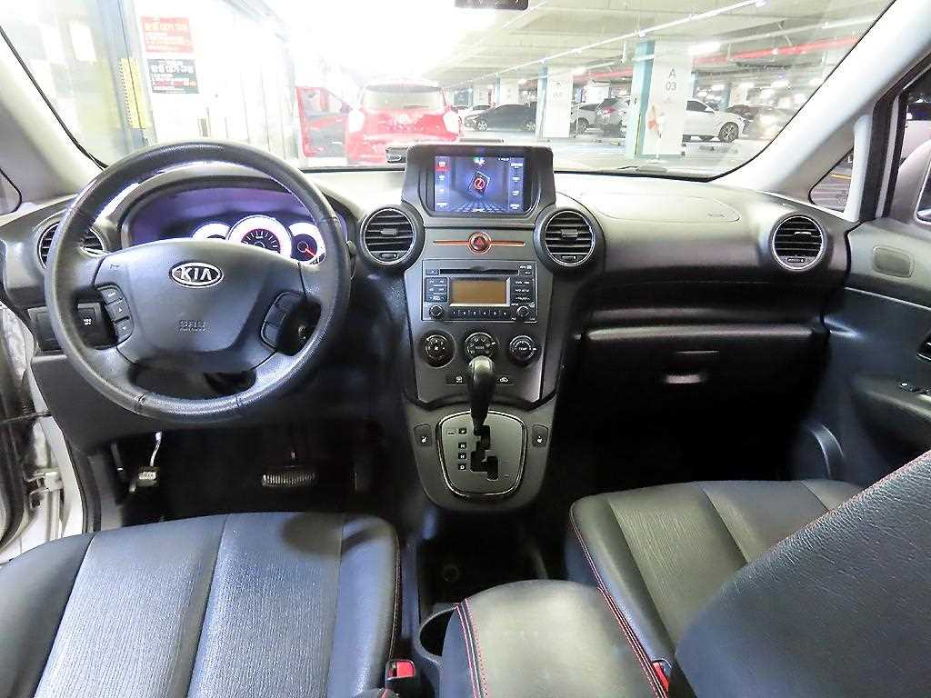 KIA Carens - Vista 10