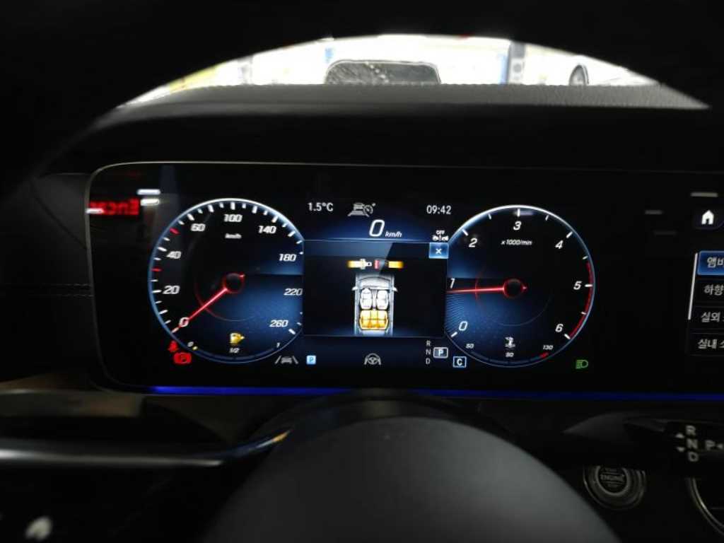 Mercedes Benz E class - Vista 3