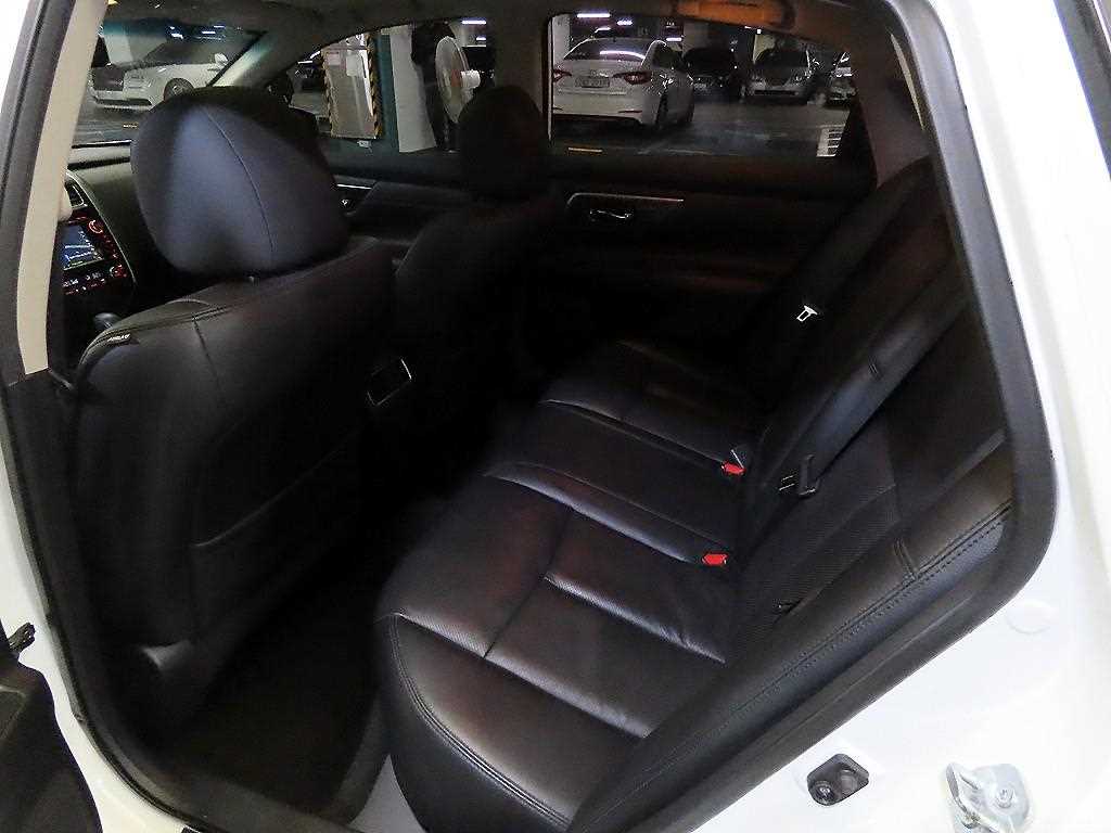 Nissan Altima - Vista 7