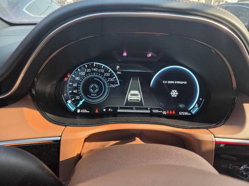 Genesis GV70 - Vista 7