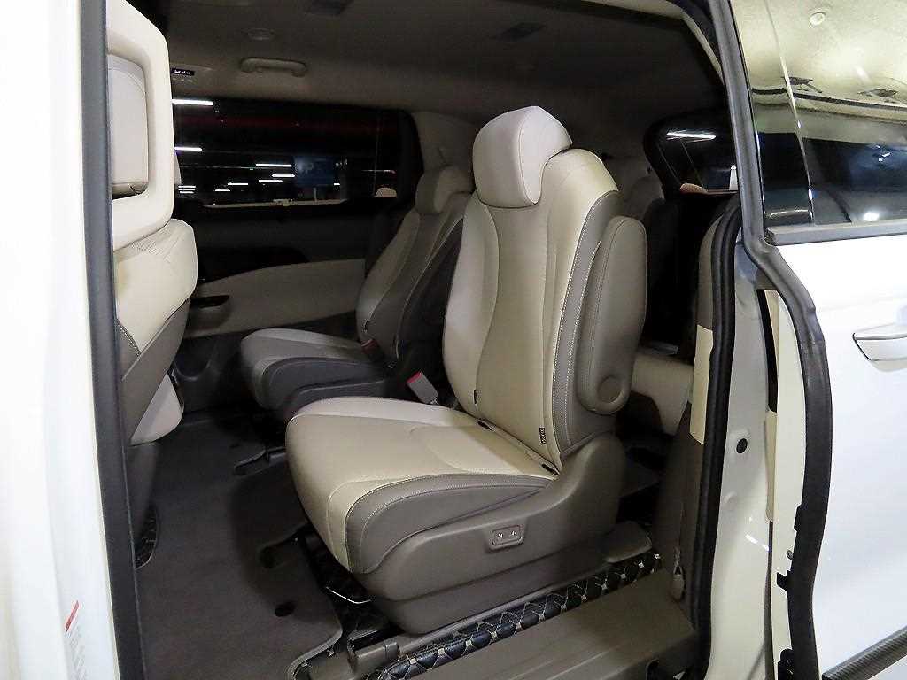 KIA Carnival - Vista 7