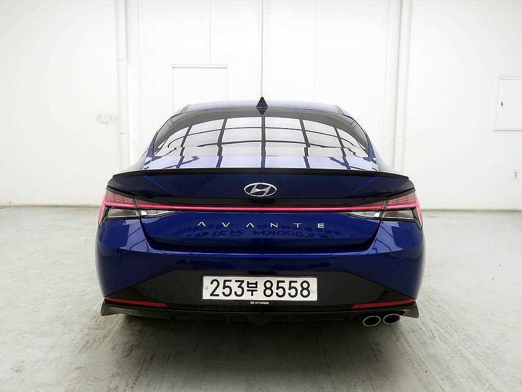 HYUNDAI Avante - Vista 3