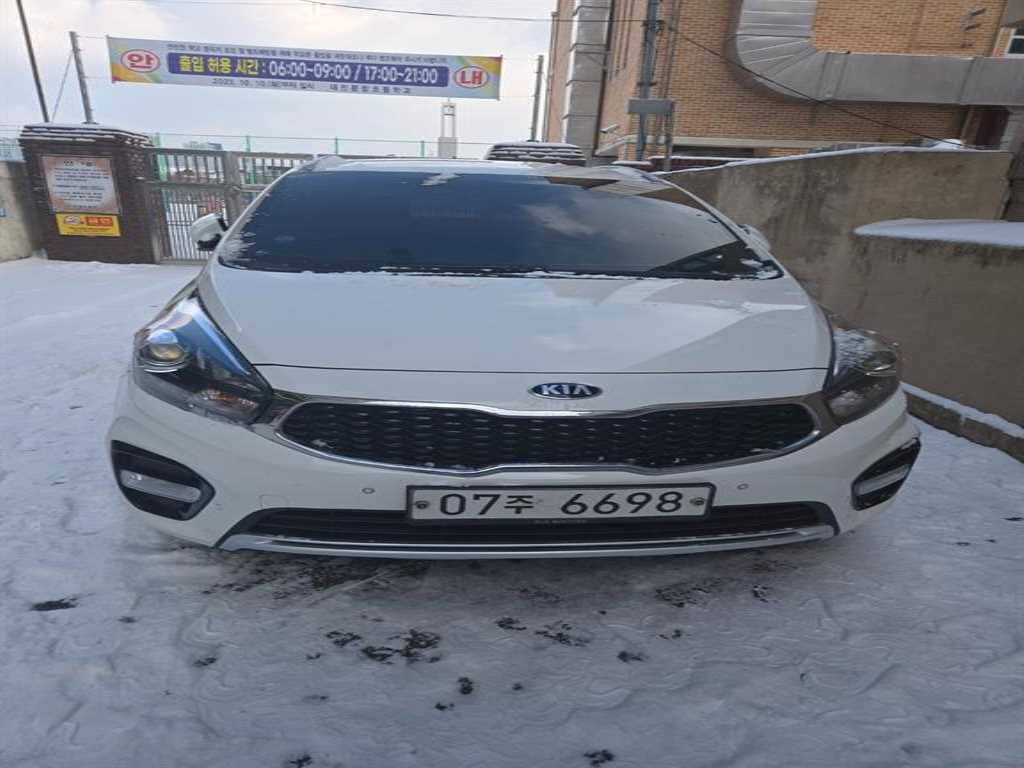 KIA Carens 2018 Blanco - Importación desde Corea - HF Imports Iquique - Foto 1