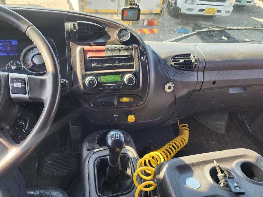 medium and large cargo truck - Vista 11