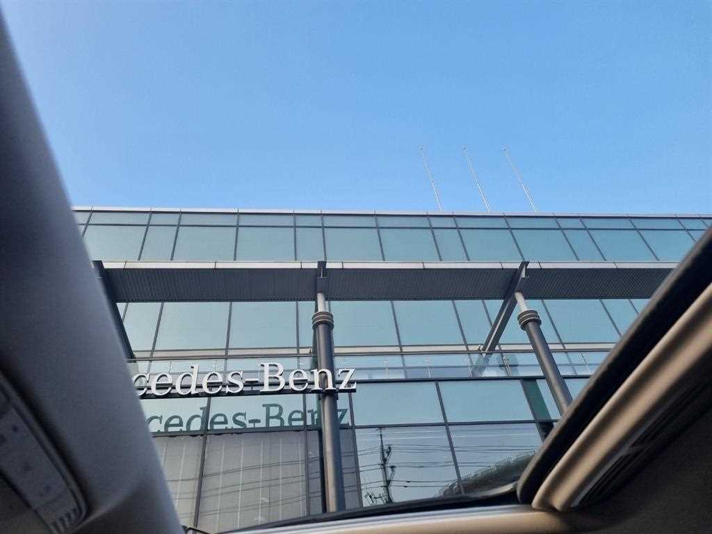 Mercedes Benz E class - Vista 8