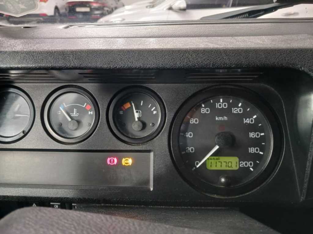 Land Rover Defender - Vista 12