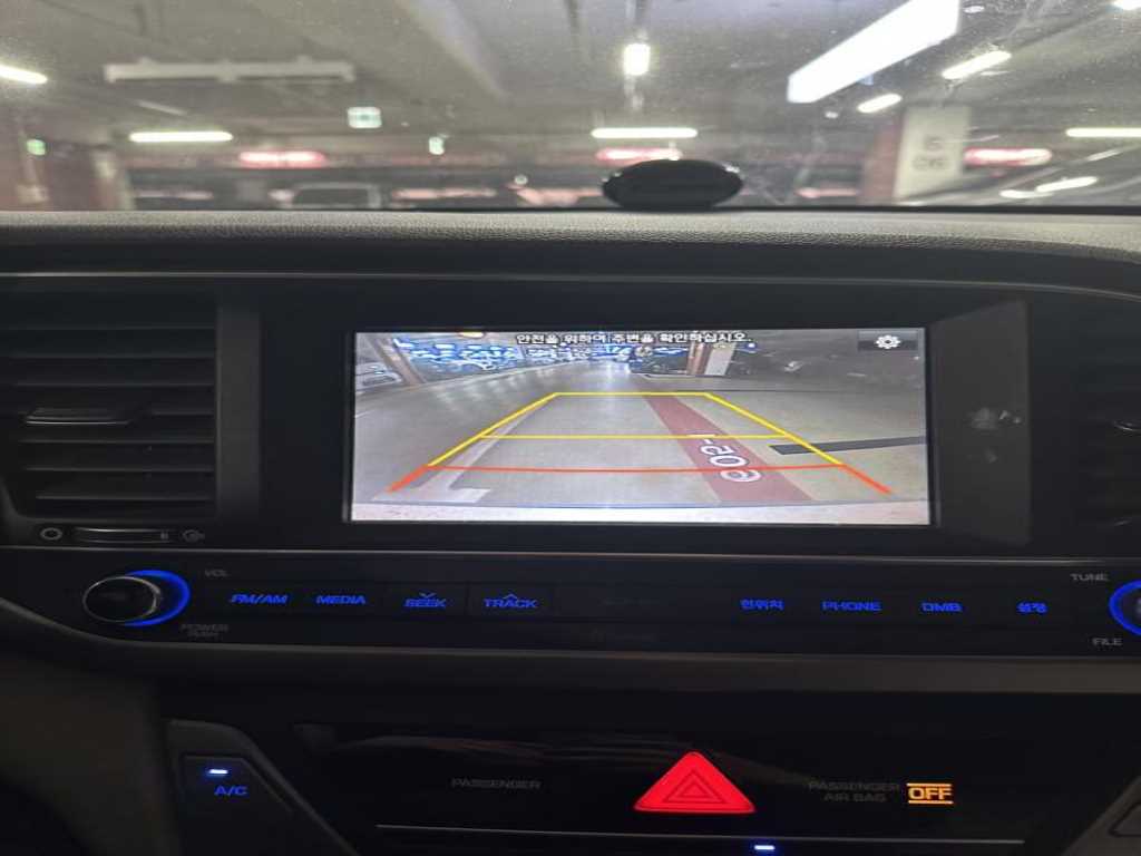 HYUNDAI Avante - Vista 6