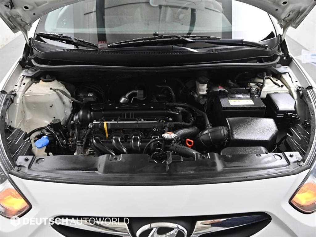 HYUNDAI Accent - Vista 6