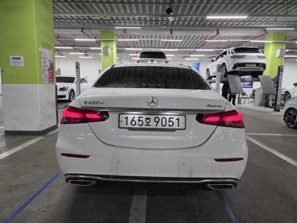 Mercedes Benz E class - Vista 8