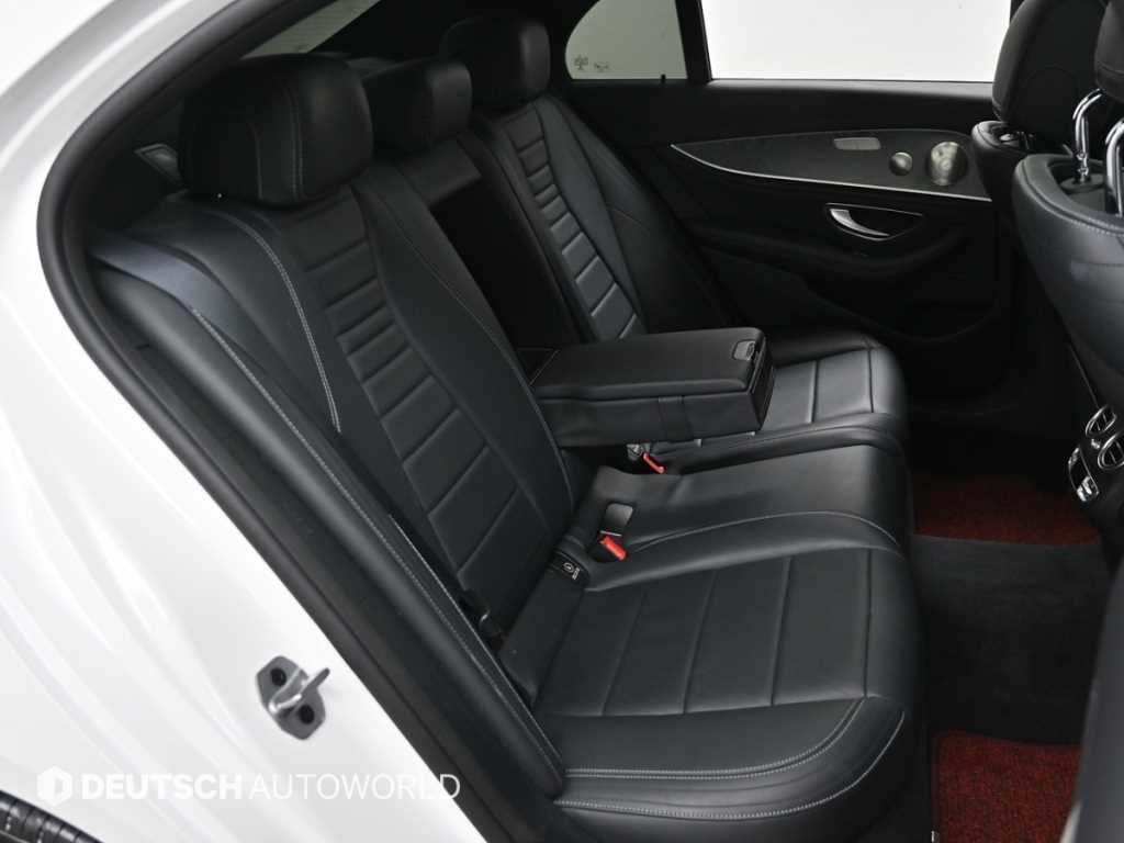 Mercedes Benz E class - Vista 12