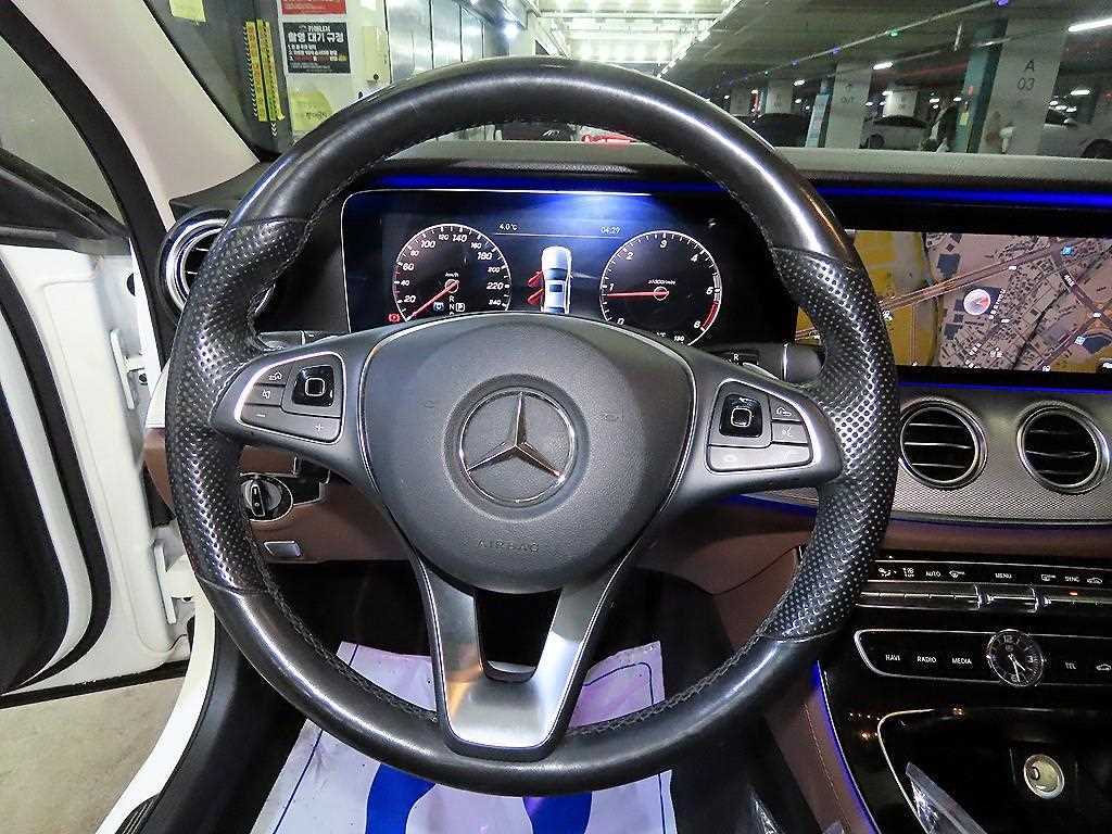 Mercedes Benz E class - Vista 8