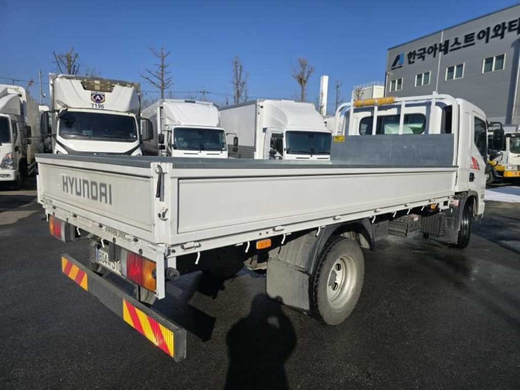 medium and large cargo truck - Vista 6