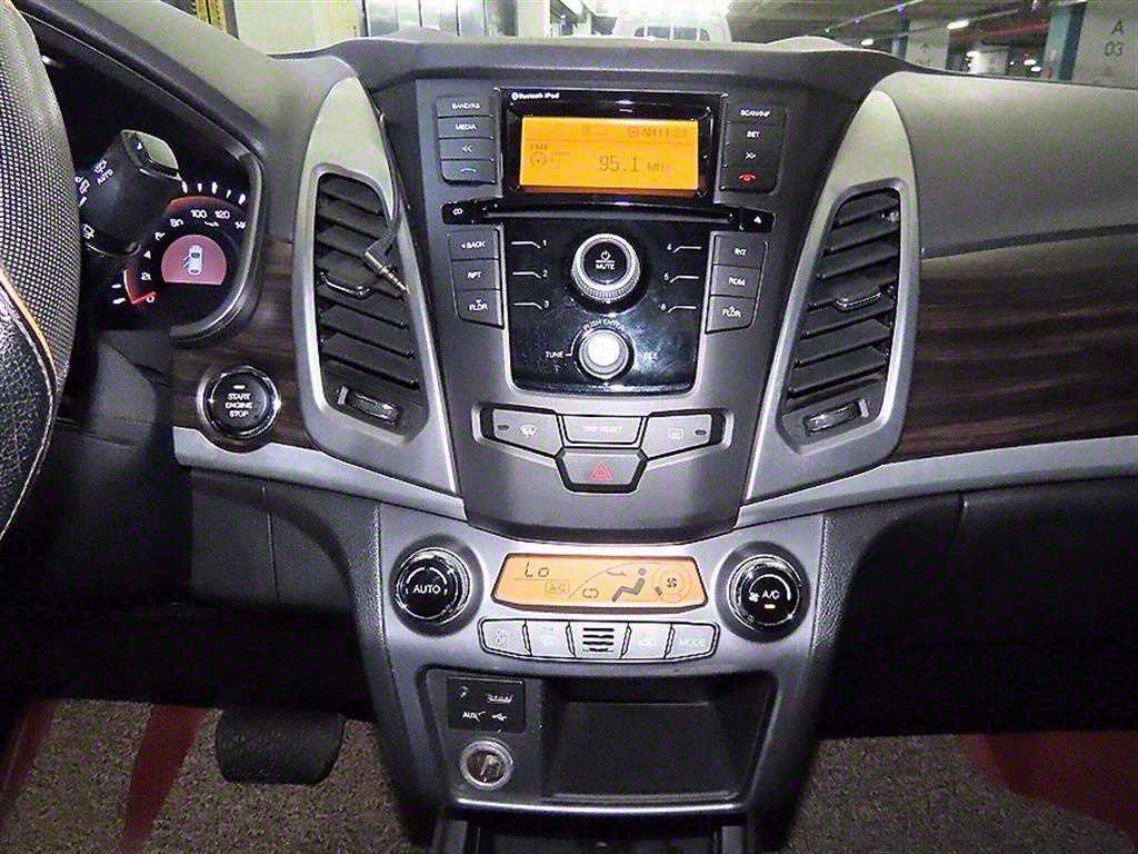 Ssangyong Korando - Vista 11