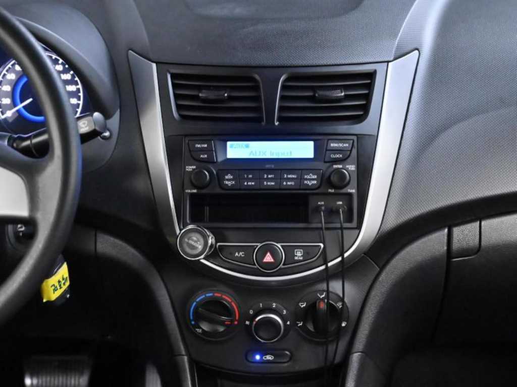 HYUNDAI Accent 2016 Plateado - Importación desde Corea - HF Imports Iquique - Foto 14