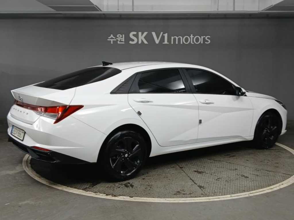 HYUNDAI Avante - Vista 5