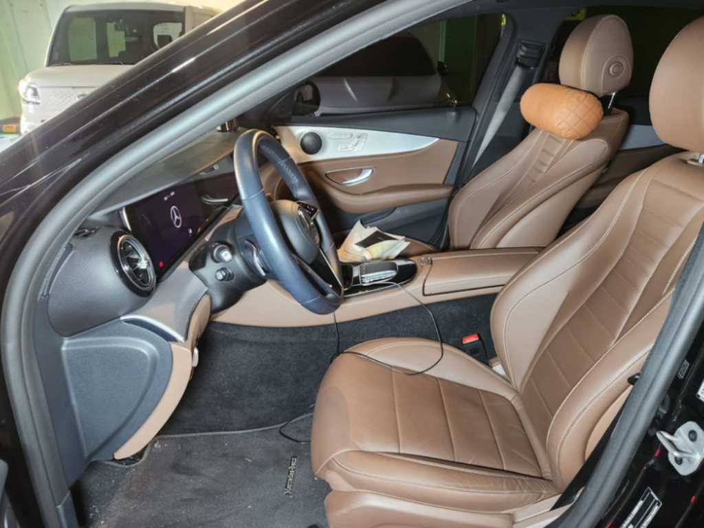 Mercedes Benz E class - Vista 4