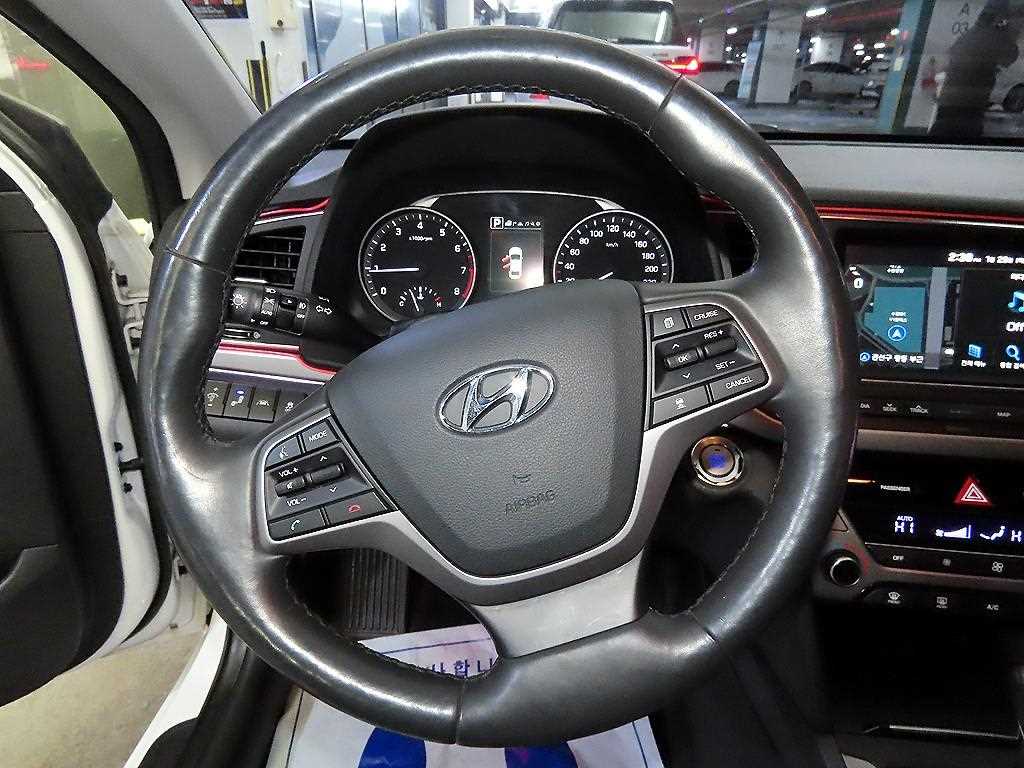 HYUNDAI Avante - Vista 8