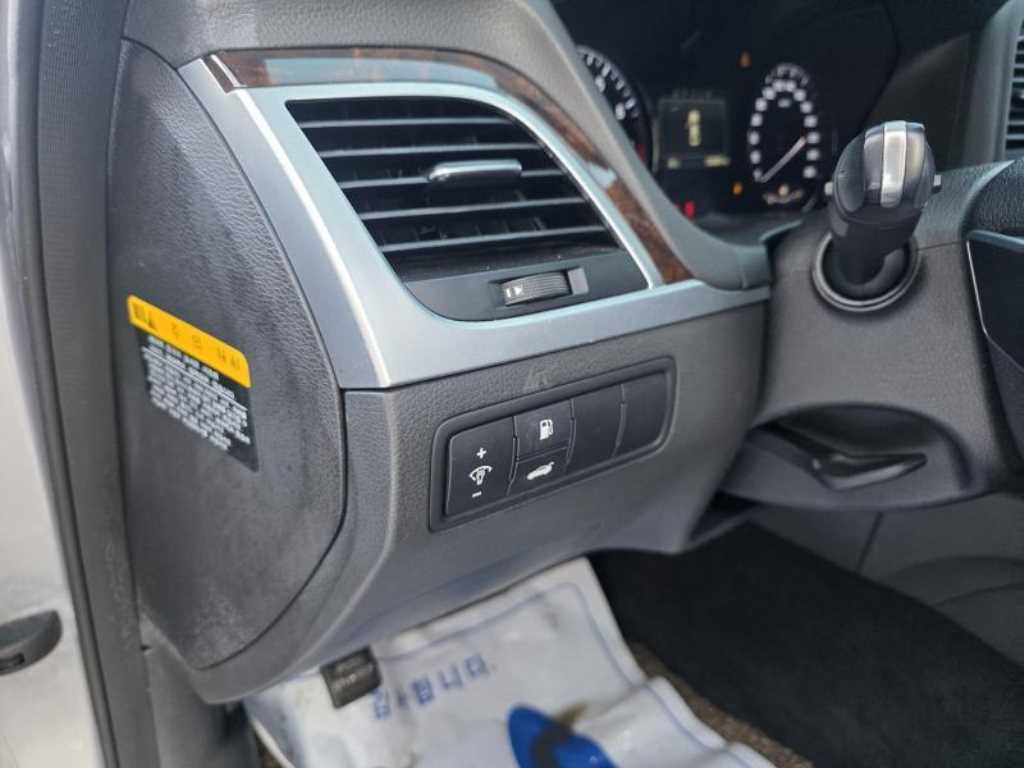 HYUNDAI Genesis - Vista 11