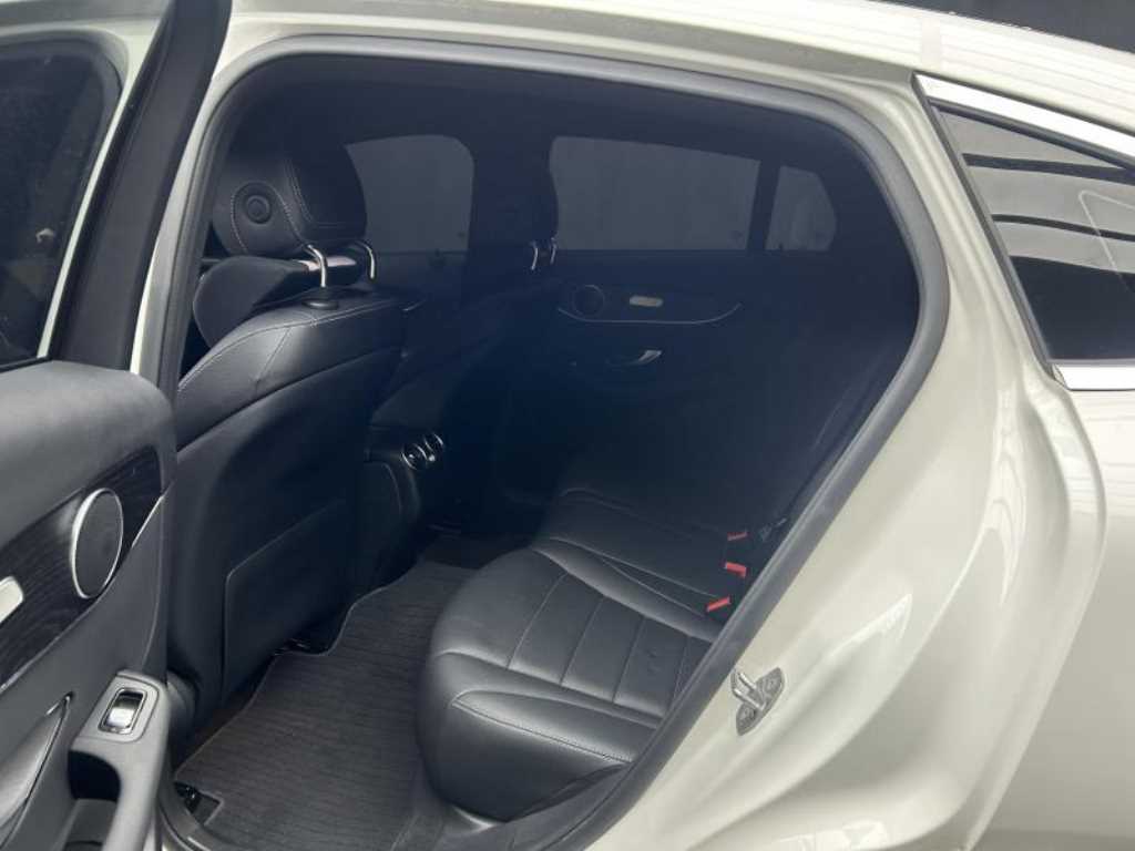 Mercedes Benz GLC Class - Vista 6