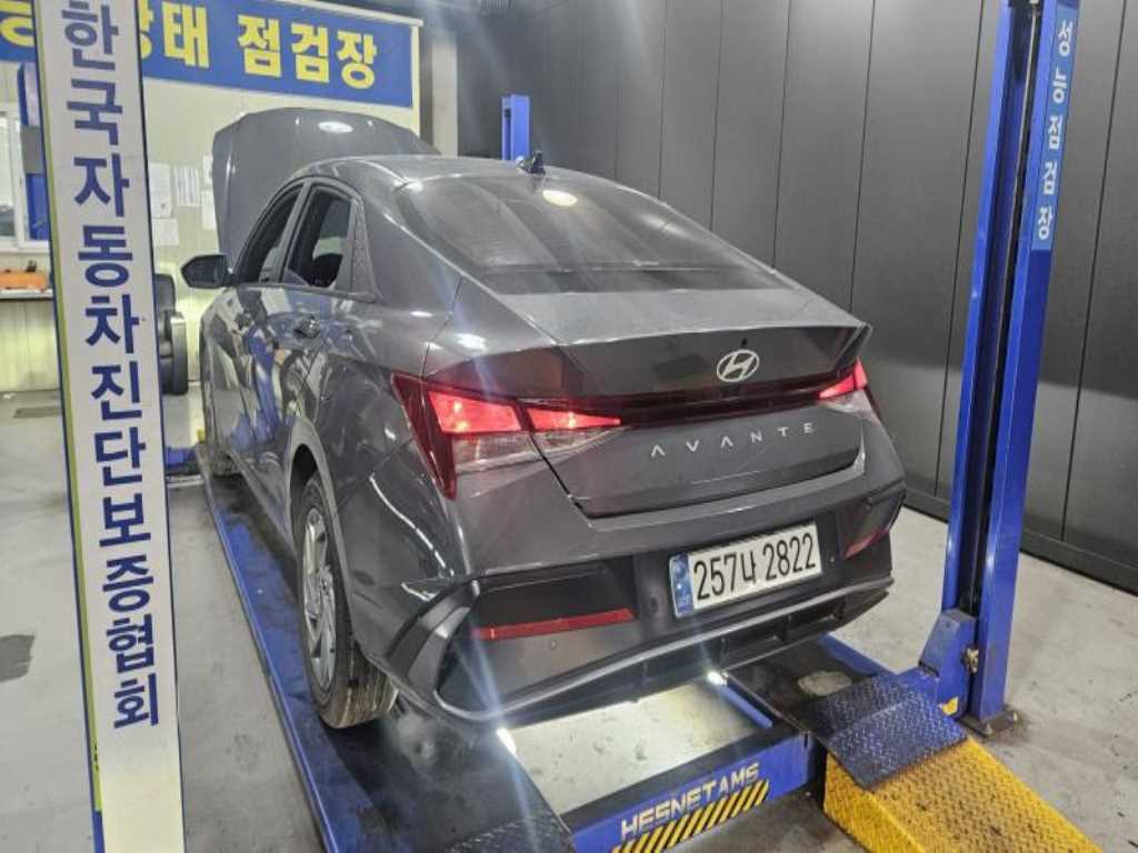 HYUNDAI Avante - Vista 5