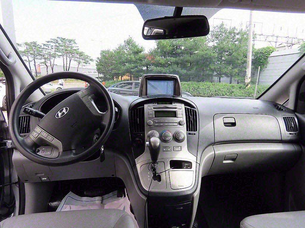 HYUNDAI Starex - Vista 7