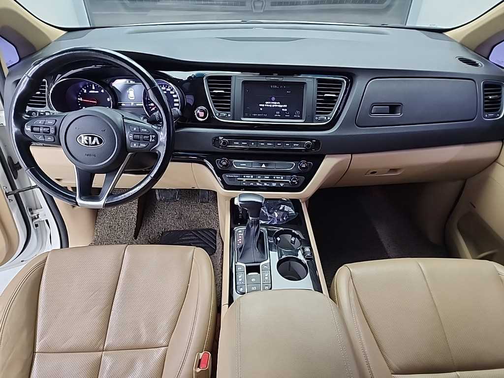 KIA Carnival - Vista 7