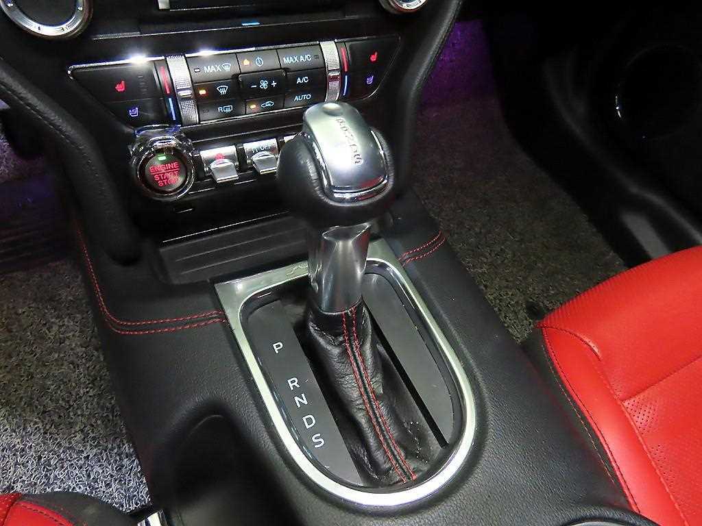 Ford Mustang - Vista 12