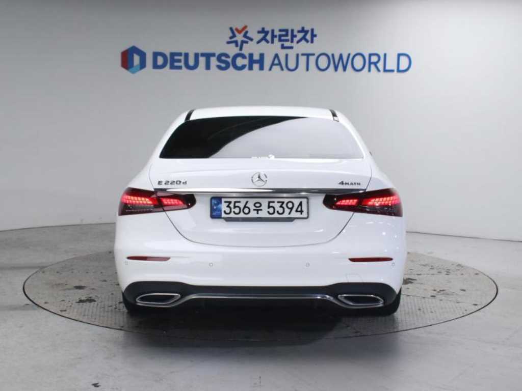 Mercedes Benz E class - Vista 4