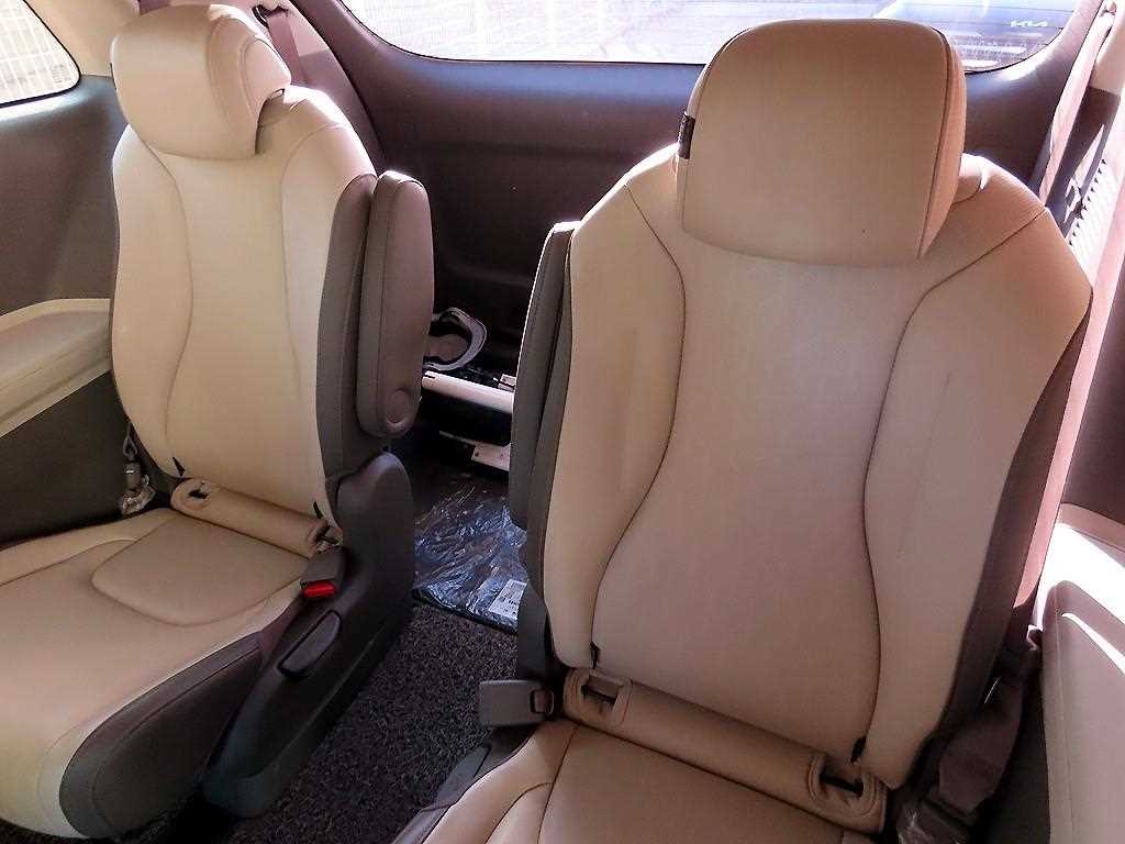 KIA Carnival - Vista 7