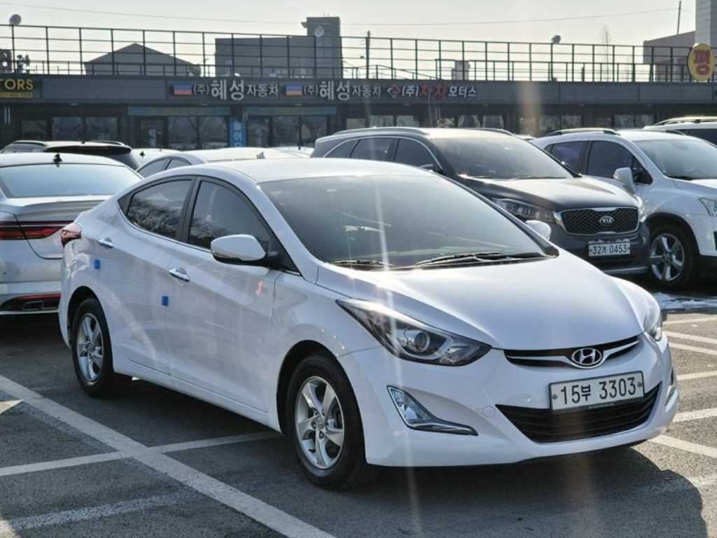HYUNDAI Avante - Vista 3