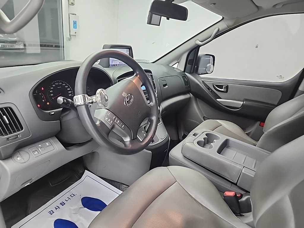 HYUNDAI Starex - Vista 7