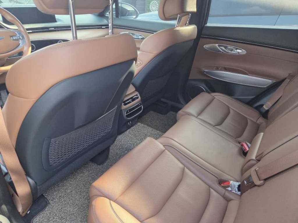 Genesis GV70 - Vista 4