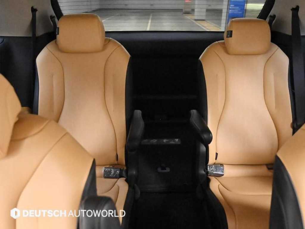 KIA Carnival - Vista 12