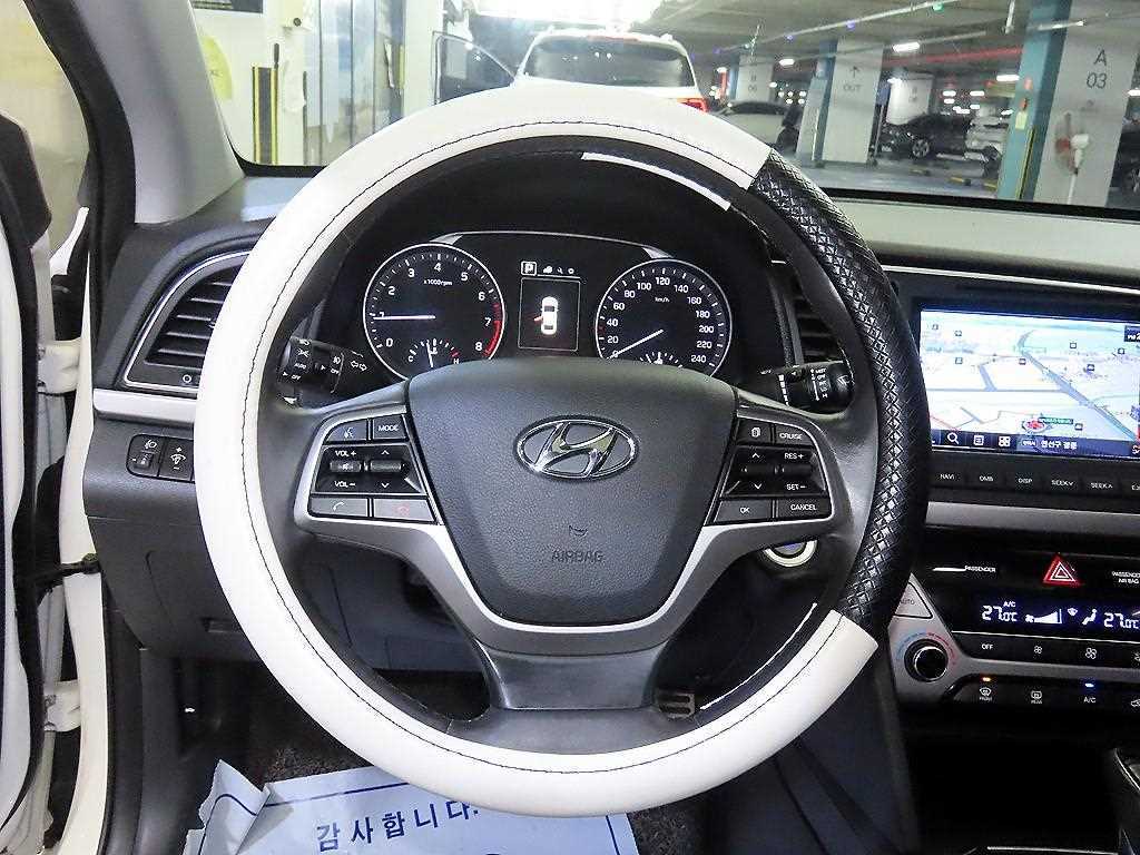 HYUNDAI Avante - Vista 8