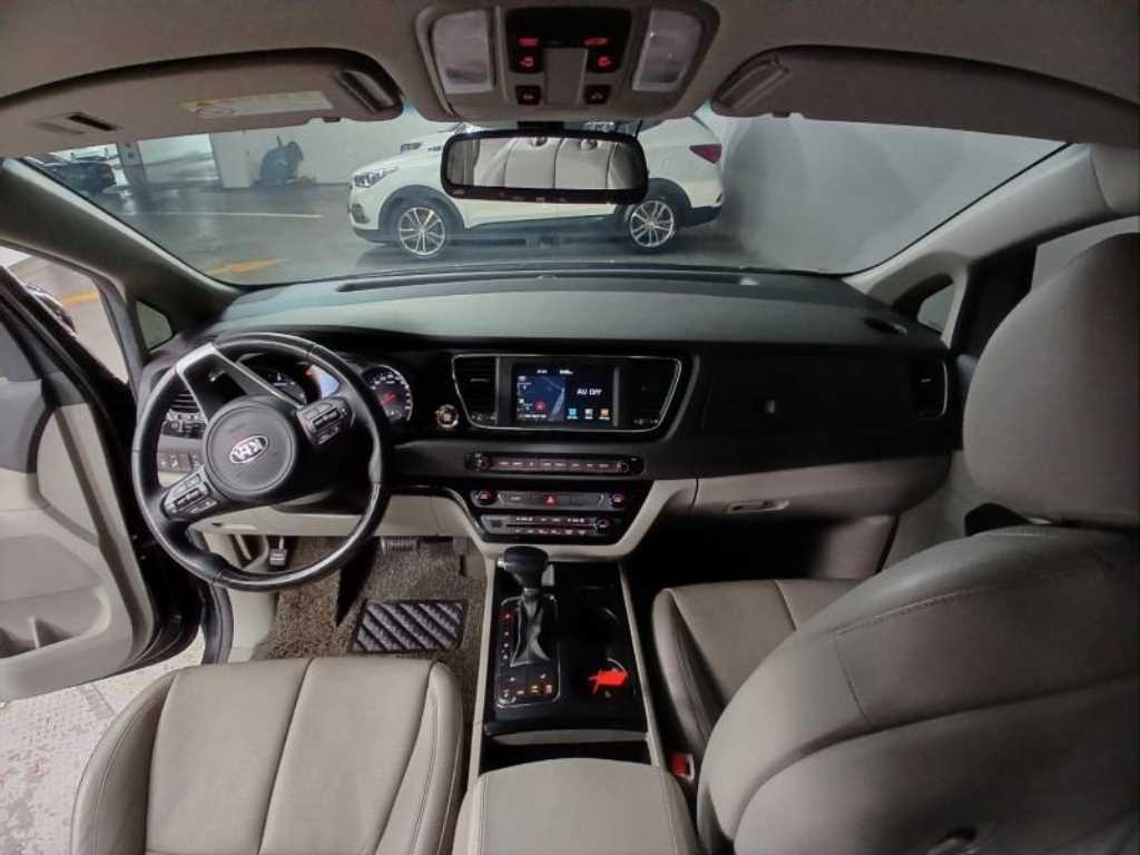 KIA Carnival - Vista 6