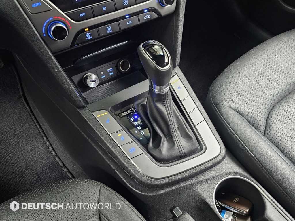 HYUNDAI Avante - Vista 9