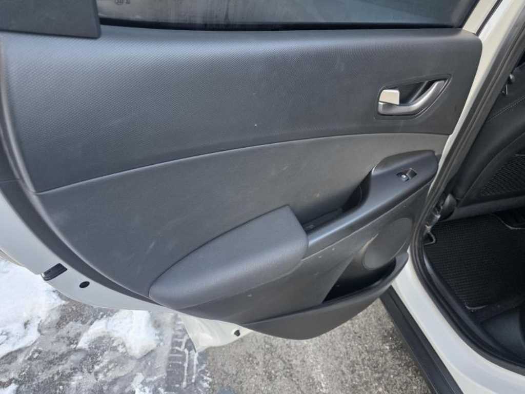 HYUNDAI Kona - Vista 5