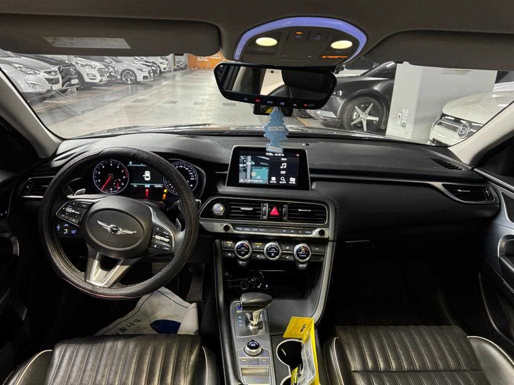 Genesis G70 - Vista 8