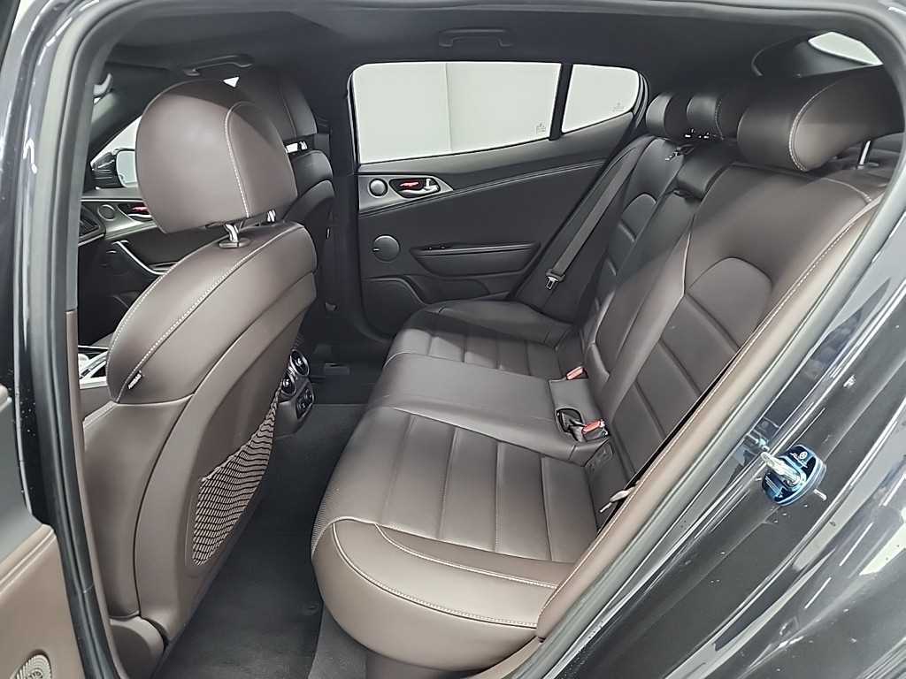 KIA Stinger - Vista 12